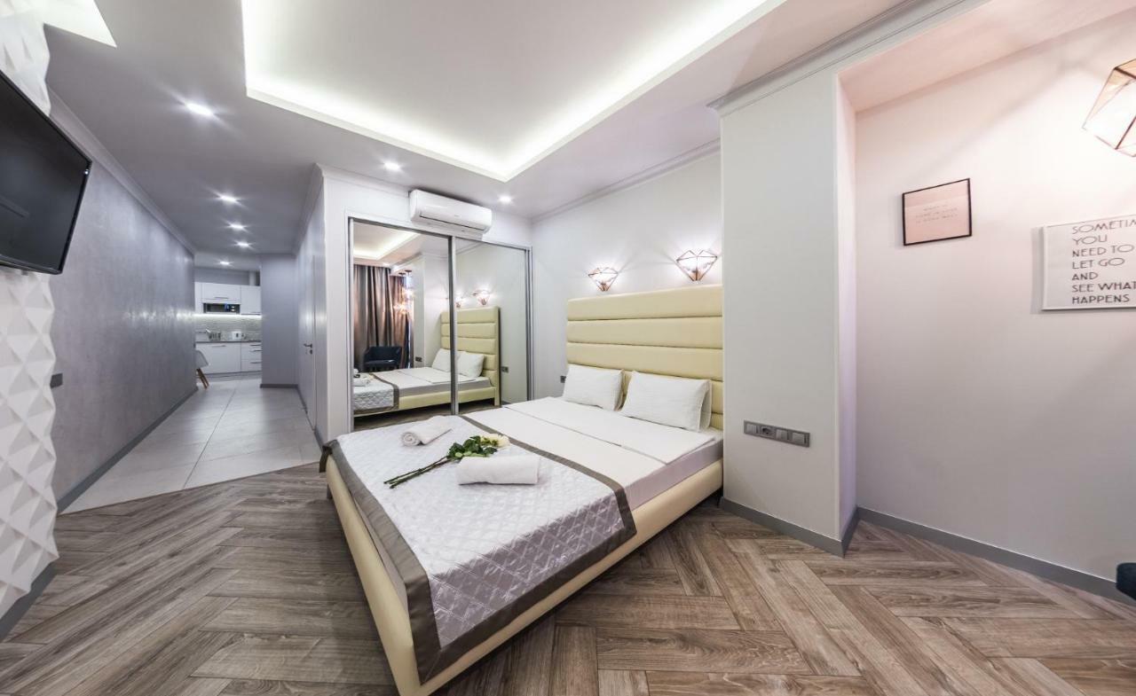 Gagarin Studio Apartment Odesa Exterior photo
